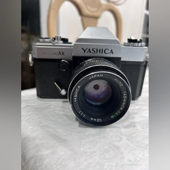 Vintage Yashica Electro AX Camera W/ Auto Yashinon DS-M 50mm 1:17